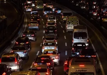 Son dakika: Tatil bitti İstanbul'da trafik kilit!