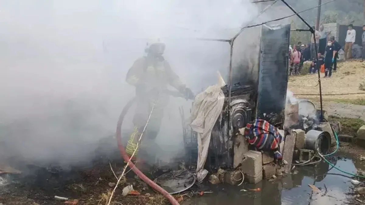 Hatay'da evde çıkan yangında anne ve oğlu dumandan etkilendi