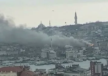 Eminönü'nde bir iş yerinde yangın!