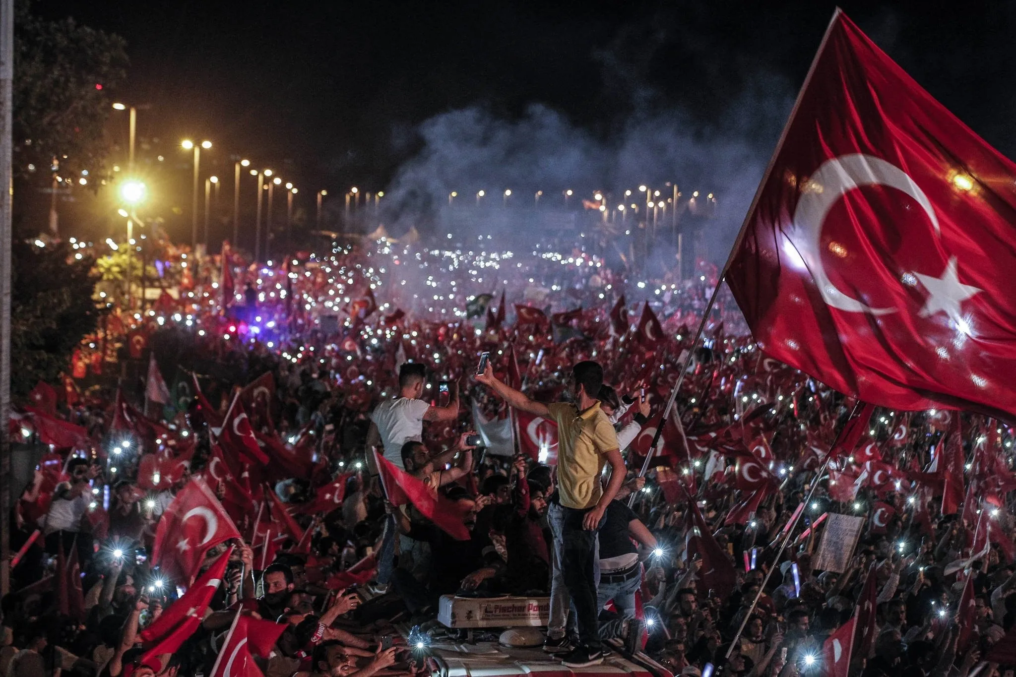 15 Temmuz Demokrasi ve Milli Birlik Günü'nde Türkiye tek ses!