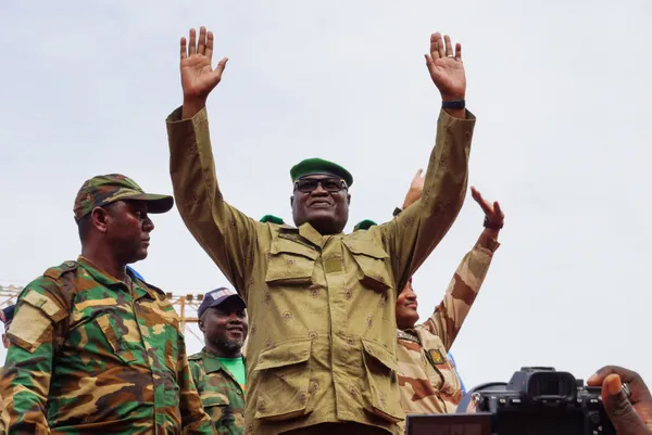 Nijer’de darbeye karşı darbe hazırlığı! Ordulara kritik talimat