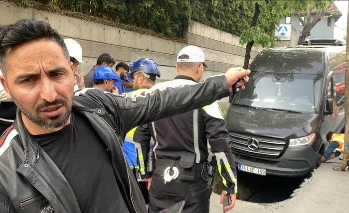 İstanbul Şişli’de yol çöktü! Otomobil ve minibüs içine düştü