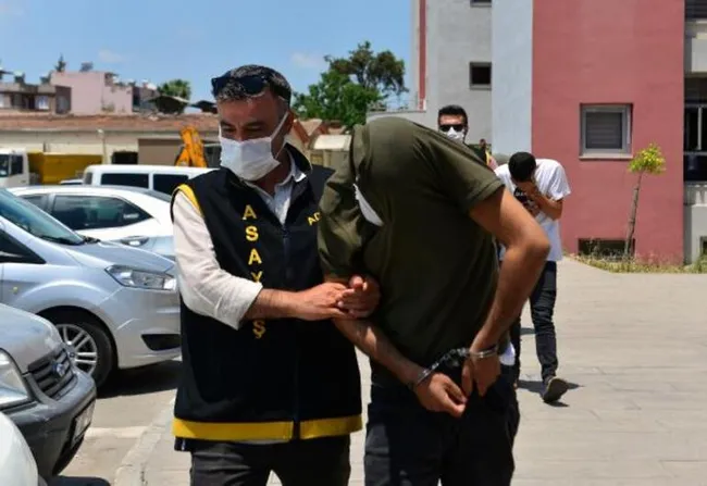 kendisini-komiser-omer-olarak-tanitip-150-bin-lira-dolandirdi-1623239156645.jpg Kendisini ‘Komiser Ömer’ olarak tanıtıp 150 bin lira dolandırdı - 2