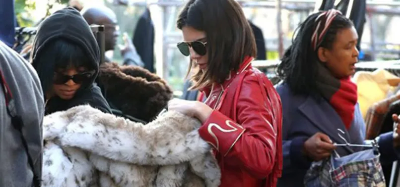 Kendall Jenner semt pazarında