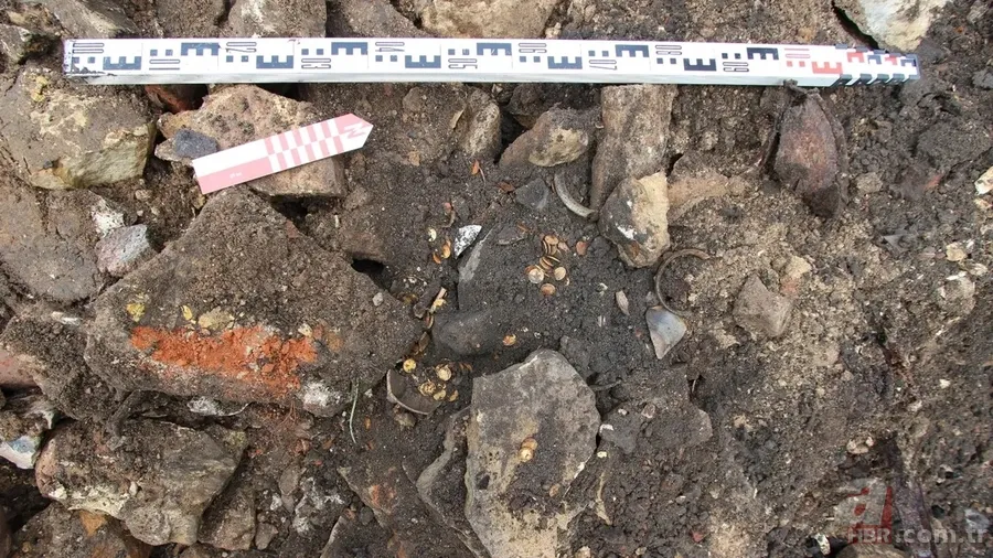 Torzhok’ta ev temelinde 409 altın rublelik hazine bulundu 2