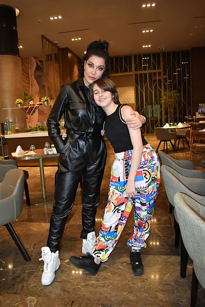 Deniz Akkaya’ya istismar davası! Efe Özbilgin ile yeniden mahkemelik oldu