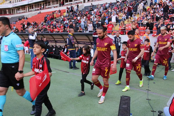 super-ligden-kume-dusen-ikinci-takim-belli-oldu-izmir-temsilcisi-goztepe-veda-etti-1650726722833.jpg Süper Lig'den küme düşen ikinci takım belli oldu! İzmir temsilcisi Göztepe veda etti - 5