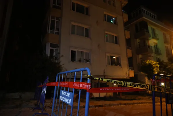 1624417127115.jpg Son dakika: Avcılar’da kolonları çatlayan bina tedbir amacıyla boşaltıldı - 1