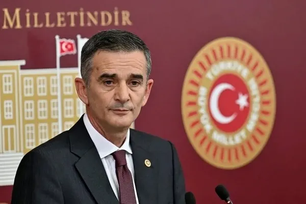 iyi-partiden-apar-topar-ihrac-edilen-umit-dikbayirdan-karsi-hamle-kayip-milyonlarin-izini-surdu-savciliga-gitt-1702566477897.jpeg İYİ Parti’den apar topar ihraç edilen Ümit Dikbayır’dan karşı hamle! Kayıp milyonların izini sürdü savcılığa gitti - 1