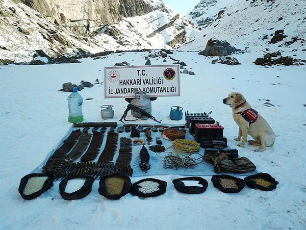 hakkaride-pkkya-operasyon-silah-ve-muhimmat-ele-gecirildi-1609095858065.jpg Hakkari'de PKK'ya operasyon: Silah ve mühimmat ele geçirildi - 1