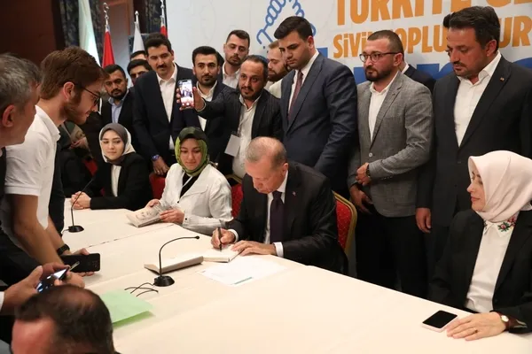 Başkan Erdoğan Türkiye Gençlik Sivil Toplum Kuruluşları Buluşması’na katıldı