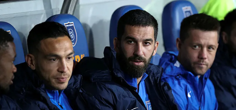 Arda Turan, şarkıcı Berkay’ın burnunu kırdı