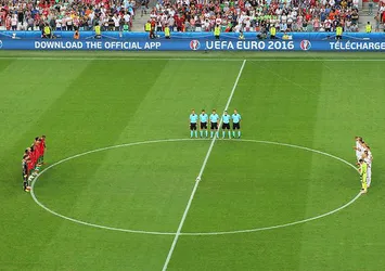 EURO 2016 maçında Atatürk Havalimanı saldırısı anıldı