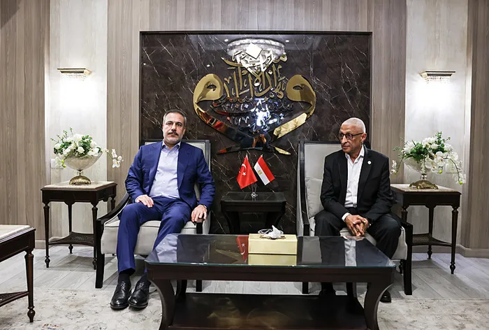 Türkiye’den Mısır’a kritik ziyaret! Masada önemli konular var! Hakan Fidan Refah Sınır Kapısı’ndan: Yiyecek yok su yok...