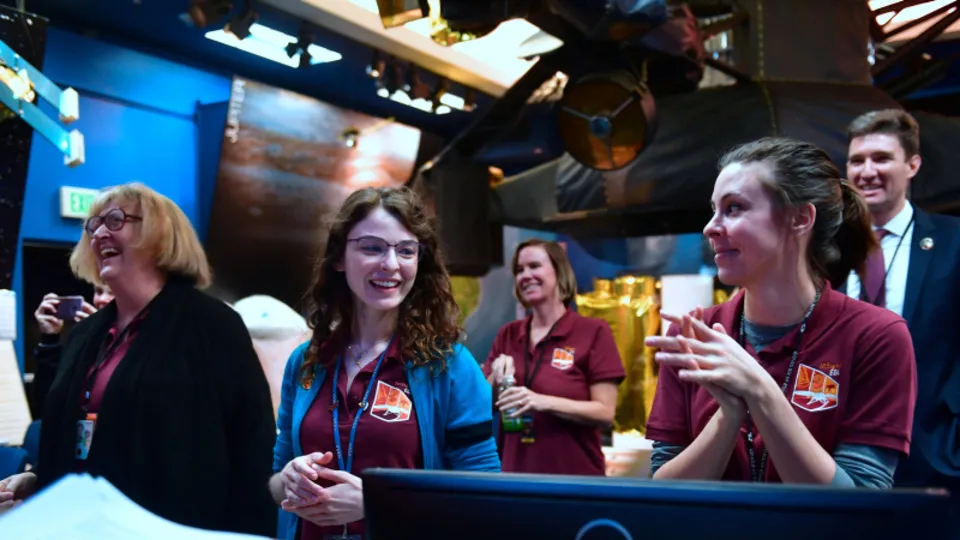 NASA'nın uzay aracı InSight Mars'a indi | İşte ilk fotoğraf