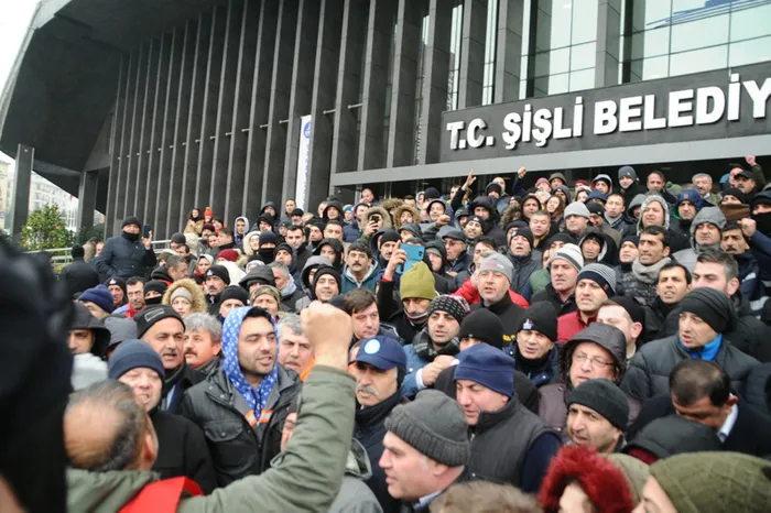 CHP’li belediyeler sadece şov yapıyor: Zam var maaş yok