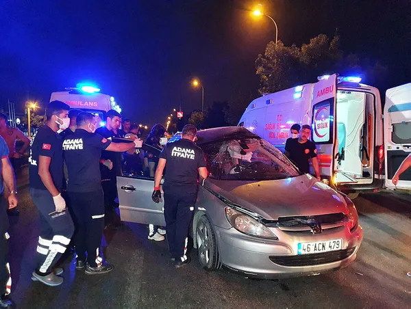 Adana'da otomobil ile minibüs çarpıştı: 1 ölü 3 yaralı - 1