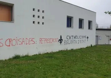 Fransa'da Macron'un faşistleri İbni Sina Cami'ne saldırdı
