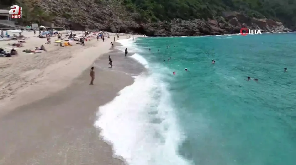 Alanya sahillerinde bayram yoğunluğu
