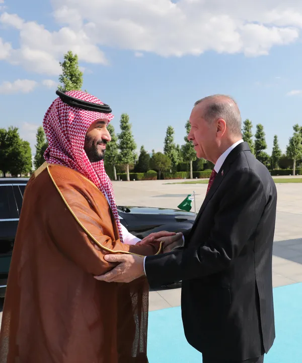 Son dakika: Veliaht Prens bin Selman'ın Ankara ziyareti Suudi Arabistan medyasında: Yeni bir kalkınma ve refah çağının müjdecisi - 1