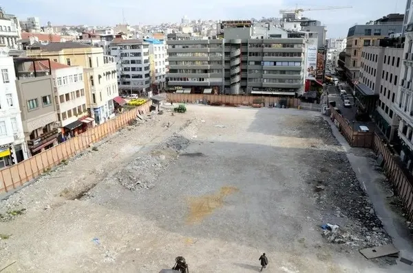 1709266636407.jpeg Karaköy'de otopark bilmecesi! CHP'li İBB 13 aydır çivi çakmadı - 9