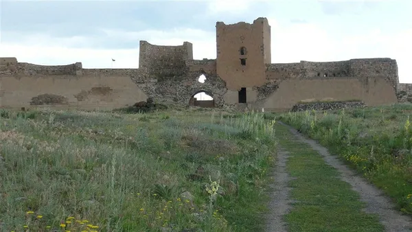 UNESCO Dünya Kültür Mirası Listesi’nde yer alıyor! 950 yıllık Ebu’l Manuçehr Camii’nde tarih yeniden canlanacak