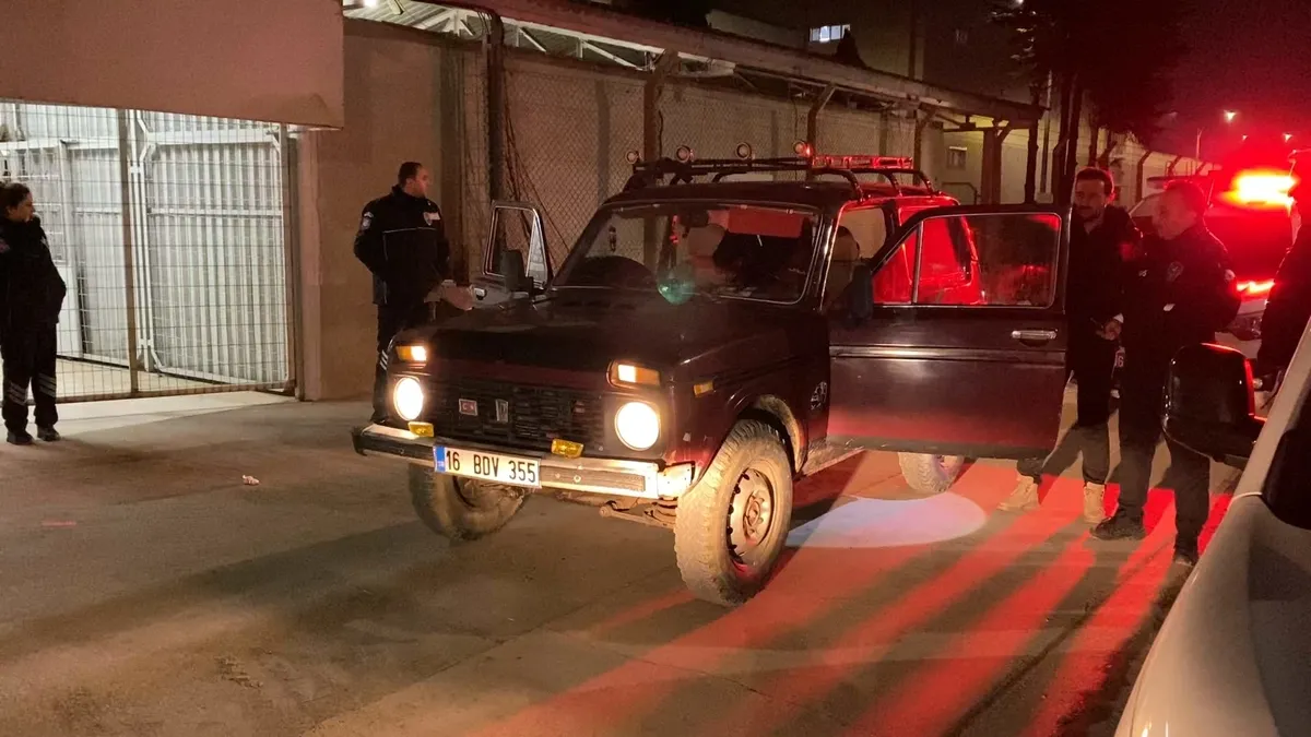 Polisten kaçarken ekip otosuna çarptı! 15 yaşındaki ehliyetsiz sürücüye 95 bin lira ceza