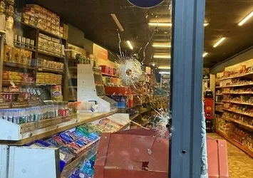 Esenyurt'ta markete silahlı saldırı!