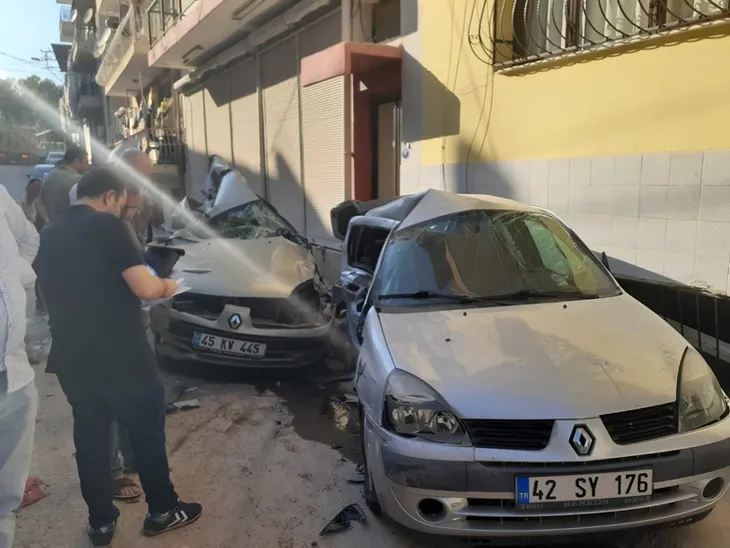 Kendiliğinden hareket eden kamyon 9 aracı sürükledi - 4