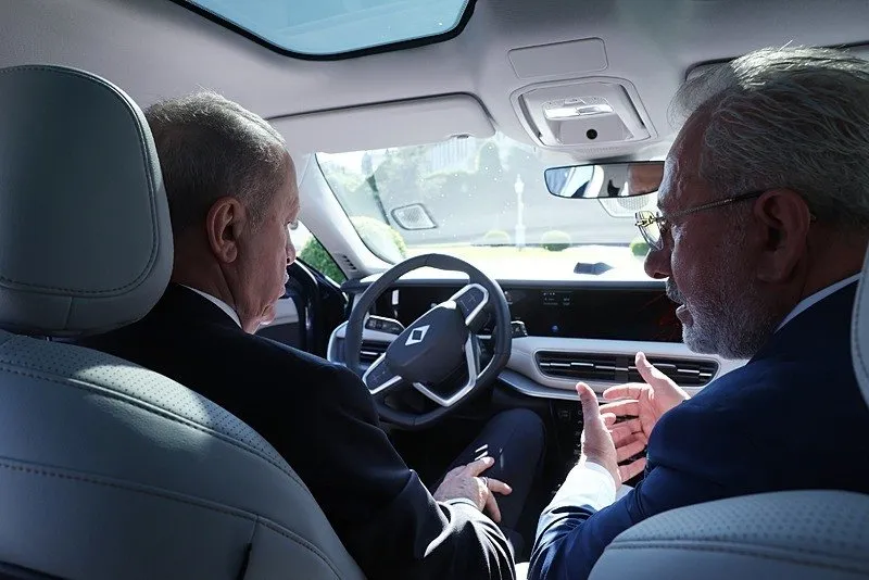 Başkan Erdoğan’dan Togg’un yeni modeli T10F ile test sürüşü! Maşallah barekallah
