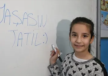 Bugün okullar tatil mi, yarım gün mü? Arefe günü okullarda ders işlenecek mi?