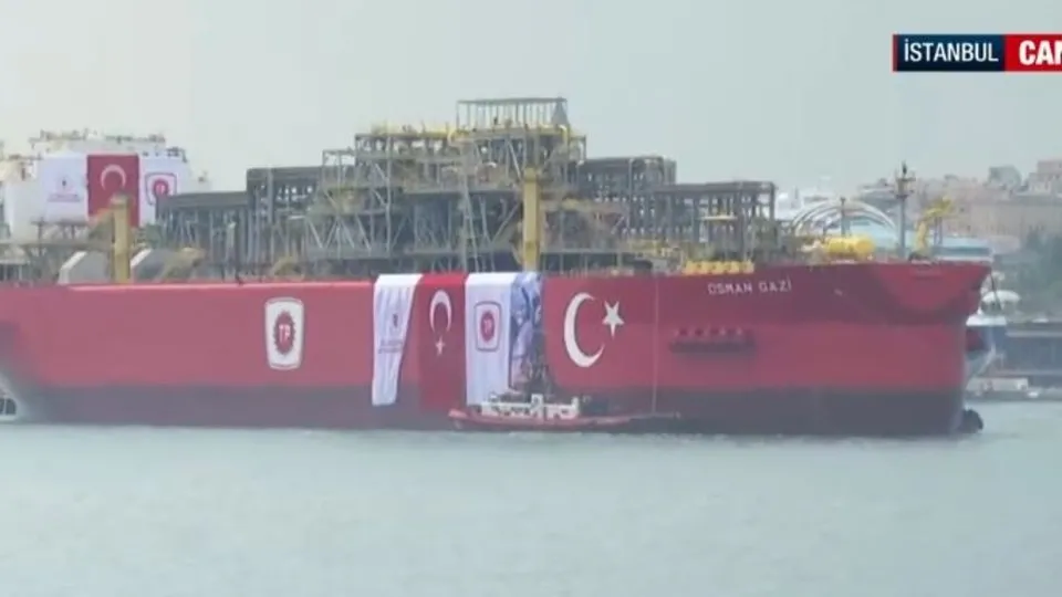 Osman Gazi 11 saatlik boğaz geçişinde