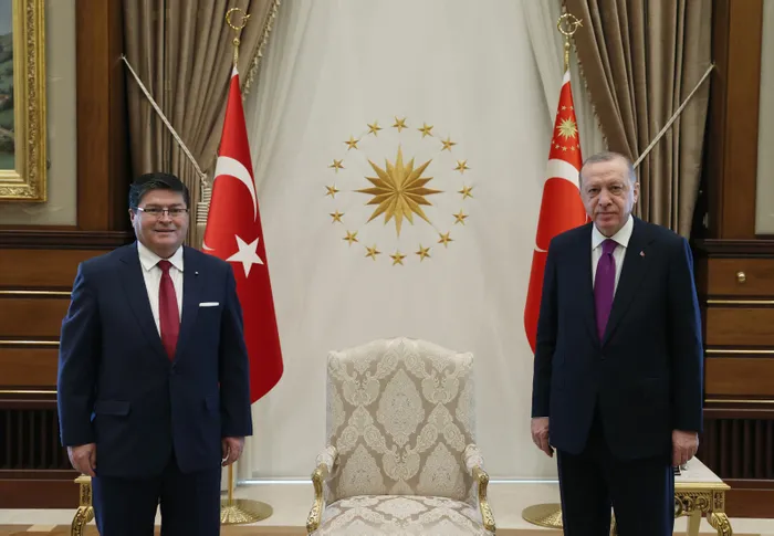 Son dakika: Başkan Erdoğan’dan Külliye’de önemli kabuller! Güven mektubu sundular