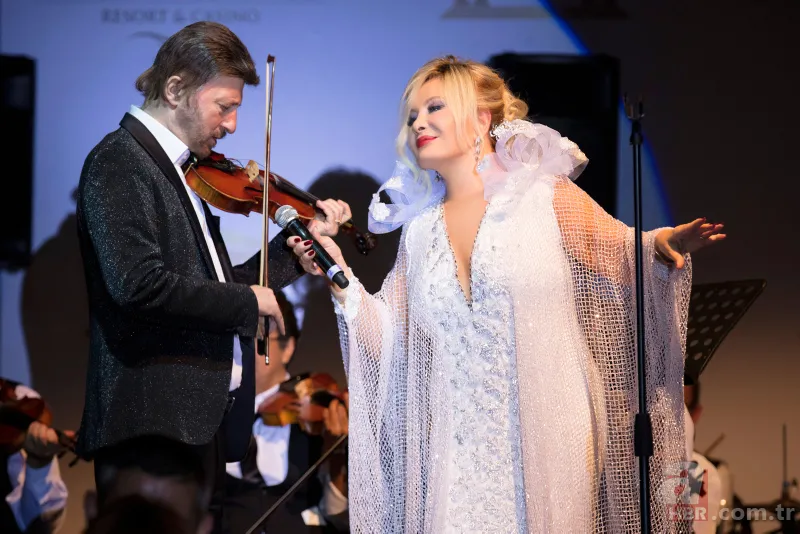 Emel Sayın gençlik fotoğrafıyla sosyal medyayı salladı! "Bir zamanlar photoshopa gerek yoktu" 4