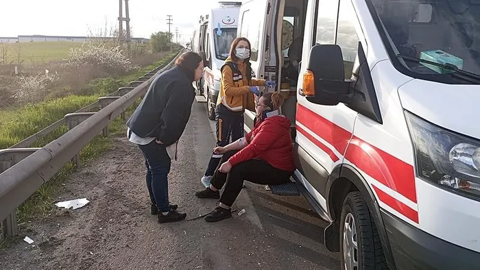 1712129399450.jpeg Tekirdağ'da servis minibüsü ile askeri personel aracı çarpıştı: 16 yaralı - 2