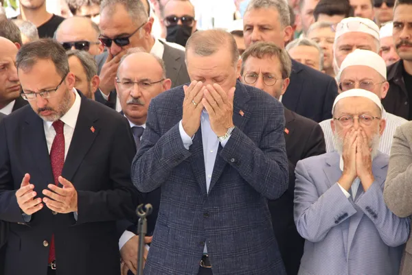 Son dakika: Başkan Recep Tayyip Erdoğan Hakan Hilmi Füzün’un cenaze törenine katıldı