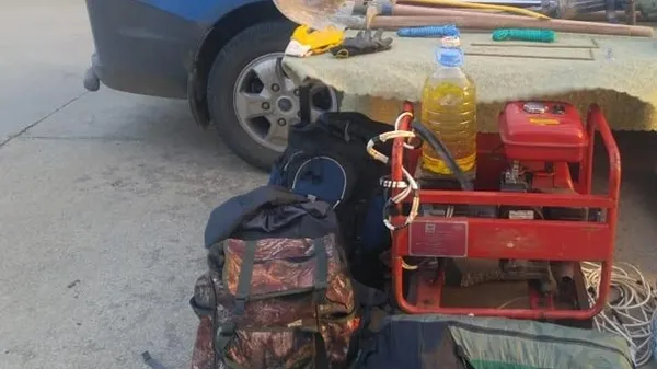 Bursa'da defineciler kazdıkları çukurda yakalandılar - 1