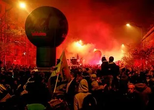Fransa alev alev yanıyor!