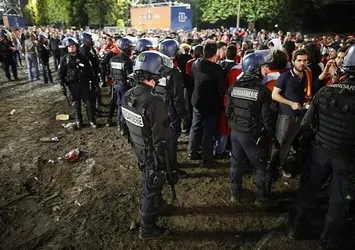 İngiliz ve Türk taraftarlar arasında kavga çıktı