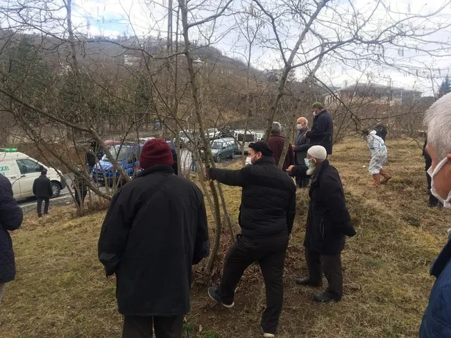 Koronavirüsten ölen adamın cenazesi karıştı! Bütün aile karantinaya alındı - 4