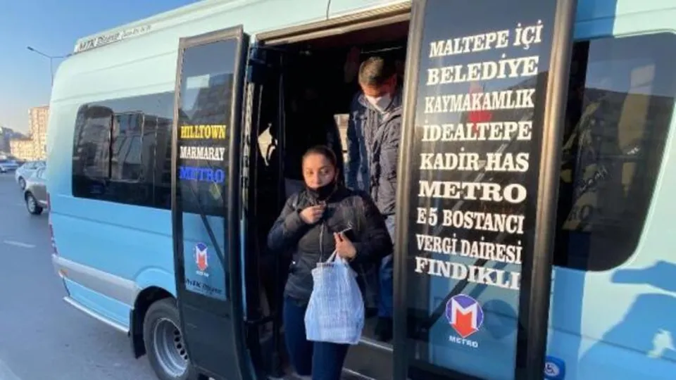 Galyaning eshagi Klaudiya Koll yalangoch fotosuratlar