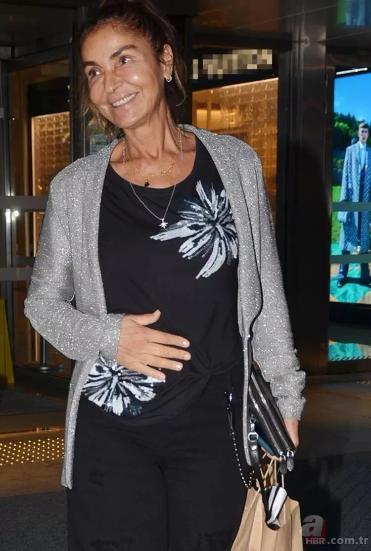 İbrahim Tatlıses'in Yasemin Şefkatli’ye taktığı takının fiyatı dudak uçuklattı 9