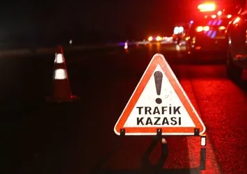 İzmir'de feci kaza! Kamyon ile otomobil çarpıştı: 1 ölü 8 yaralı