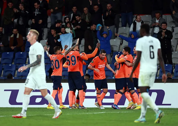 uefa-avrupa-konferans-liginde-basaksehir-rfsyi-3-0-yenerek-gruptan-cikmayi-garantiledi-1665686746193.jpg UEFA Avrupa Konferans Ligi'nde Başakşehir RFS'yi 3-0 yenerek gruptan çıkmayı garantiledi - 10