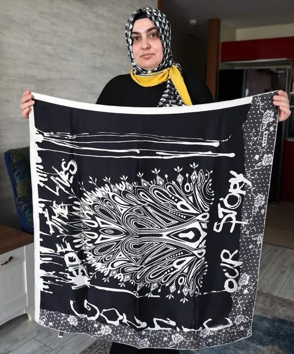 adanada-28-subat-magduru-kadin-yasadiklarini-anlatti-yasak-kalktigi-gun-perugumu-cope-attim-1665208636012.jpg Adana’da 28 Şubat mağduru kadın yaşadıklarını anlattı! “Yasak kalktığı gün peruğumu çöpe attım” - 5