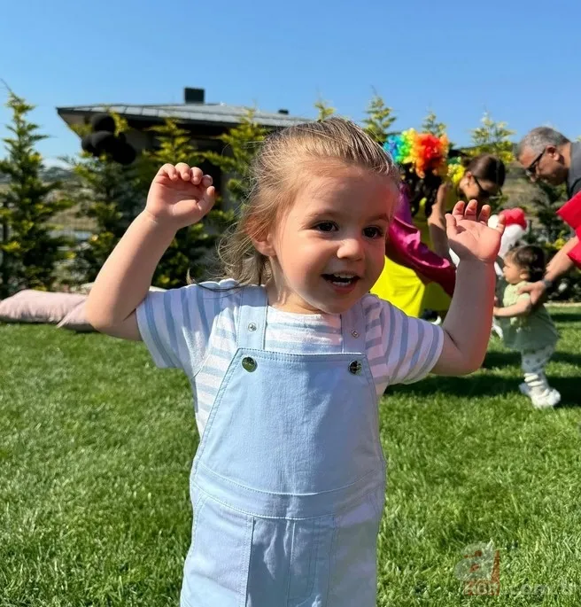 İsmail Demirci'nin eşi Hande Soral'ın oğlu büyüdü! Minik Ali teyzesi Bensu Soral'ın kopyası resmen... 14