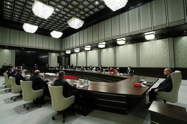 Kabine Başkan Erdoğan liderliğinde toplanıyor! Masada 50+1 zirvesi ve asgari ücret zammı olacak