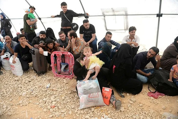 Suriyeliler akın akın ülkelerine dönüyor