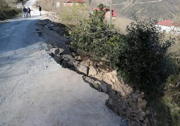 Ordu’da 19 ilçenin 256 noktasında toprak kayması meydana geldi