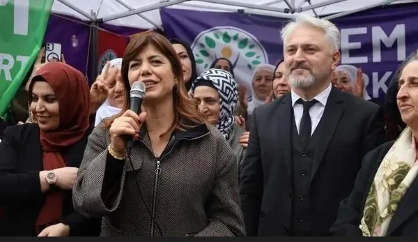 1708583476782.jpg DEM Parti'den İstanbul'da alicengiz oyunu! Listelerin son dakikada teslim edilmesi ne anlama geliyor? 20 ilçede CHP'ye destek... - 3